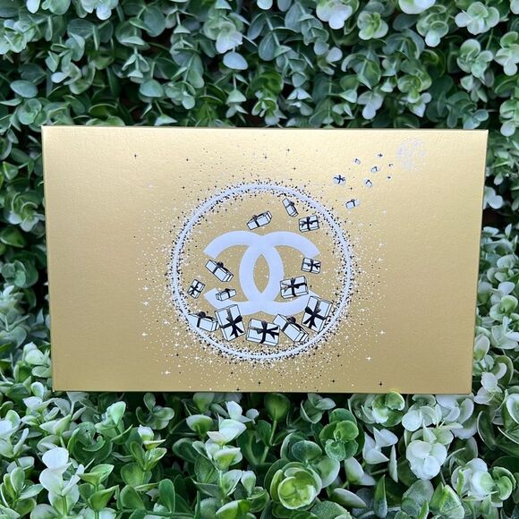 Chanel Limited Edition Gold Gift Box Easy Come Easy Glow - Picture 10 of 10